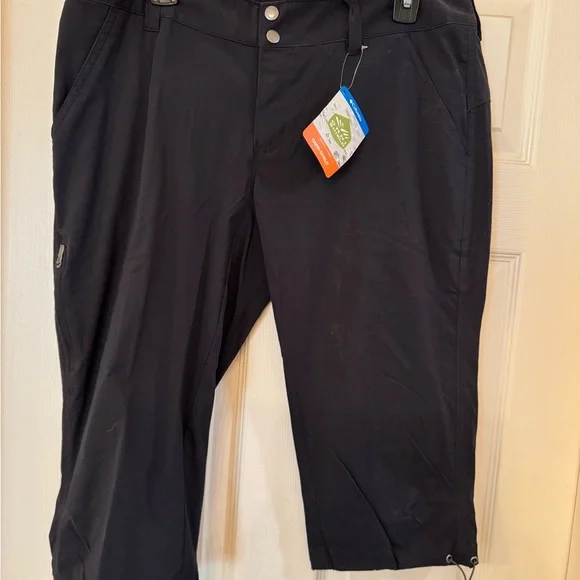 Columbia Women’s Saturday Trail Stretch Capris - Picture 1 of 3